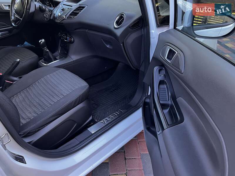 Хэтчбек Ford Fiesta 2013 в Калуше