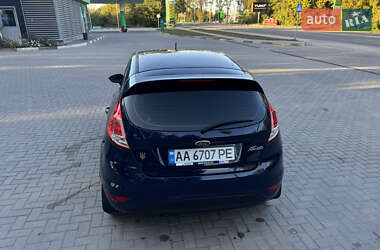 Хэтчбек Ford Fiesta 2015 в 