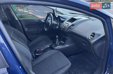 Хэтчбек Ford Fiesta 2015 в 