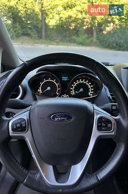Седан Ford Fiesta 2013 в 