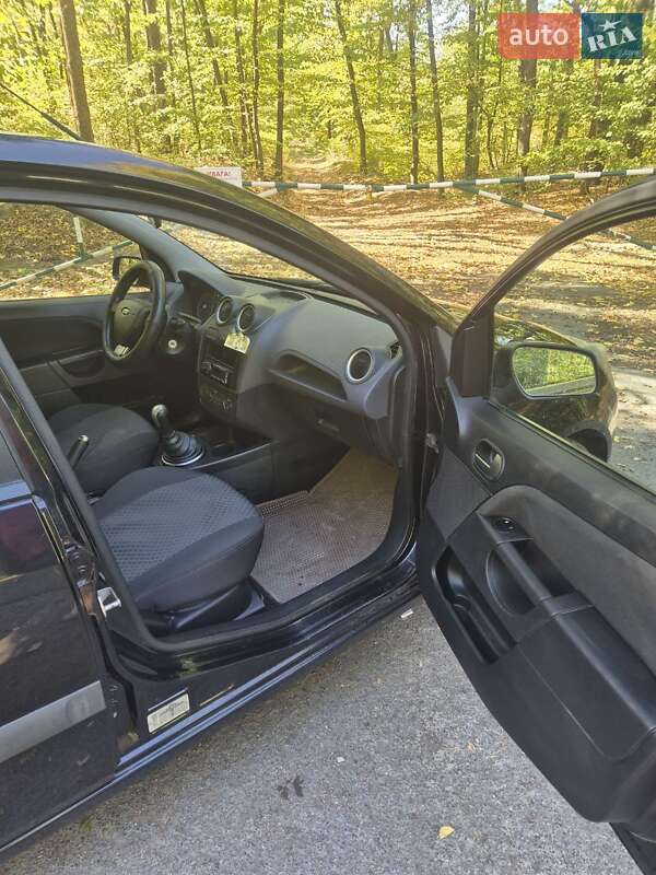 Хэтчбек Ford Fiesta 2005 в Звенигородке