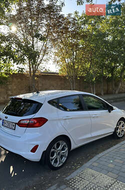 Хэтчбек Ford Fiesta 2018 в 