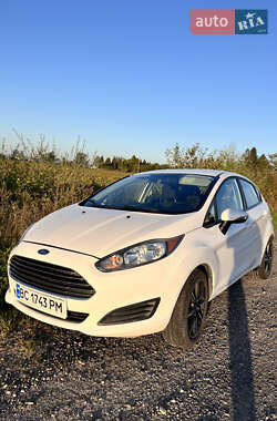 Хэтчбек Ford Fiesta 2015 в Львове