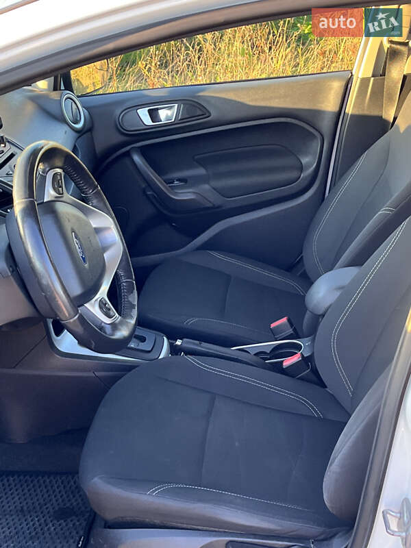 Хэтчбек Ford Fiesta 2015 в Львове