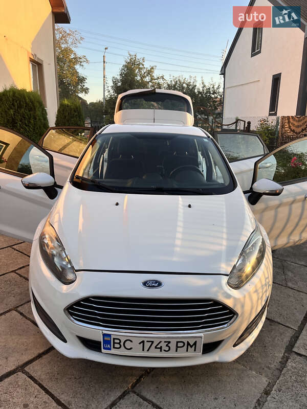 Хэтчбек Ford Fiesta 2015 в Львове
