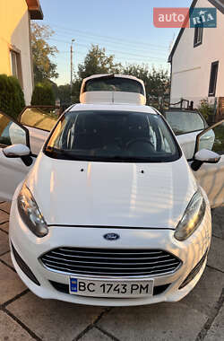 Хэтчбек Ford Fiesta 2015 в 