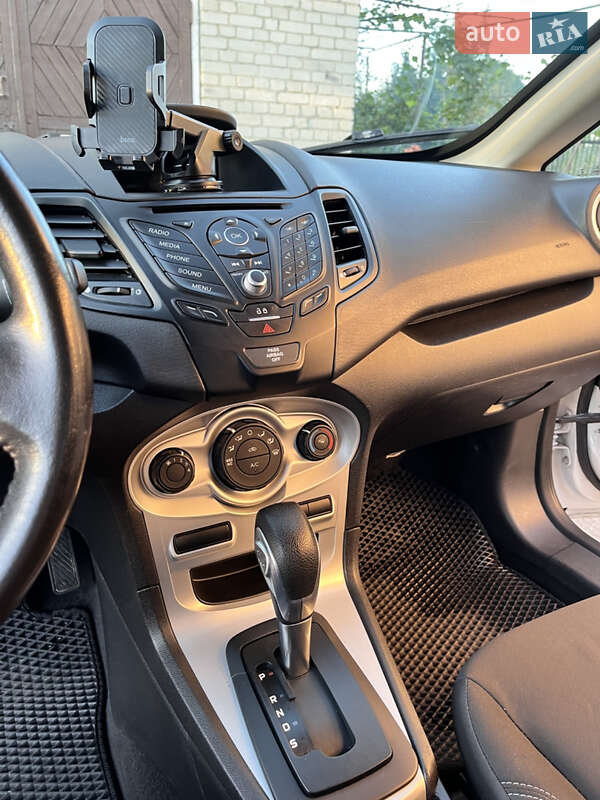 Хэтчбек Ford Fiesta 2015 в Львове