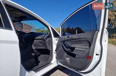 Хэтчбек Ford Fiesta 2015 в 