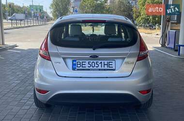 Хэтчбек Ford Fiesta 2012 в 