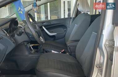 Хэтчбек Ford Fiesta 2012 в 