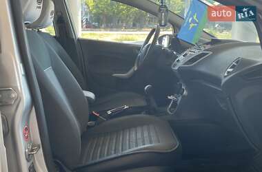 Хэтчбек Ford Fiesta 2012 в 