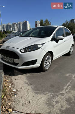 Хэтчбек Ford Fiesta 2016 в 