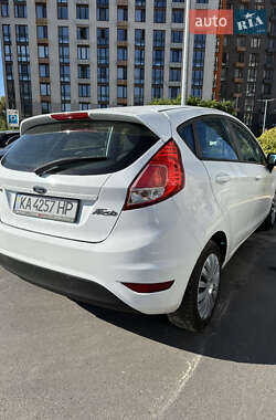 Хэтчбек Ford Fiesta 2016 в 