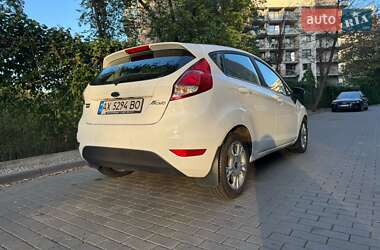 Хетчбек Ford Fiesta 2016 в 
