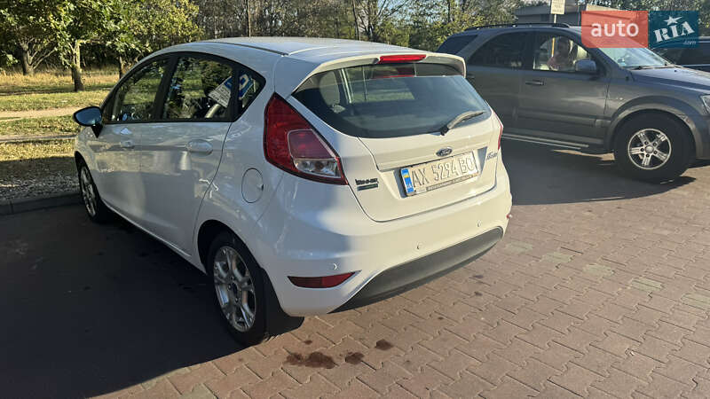 Хетчбек Ford Fiesta 2016 в Львові