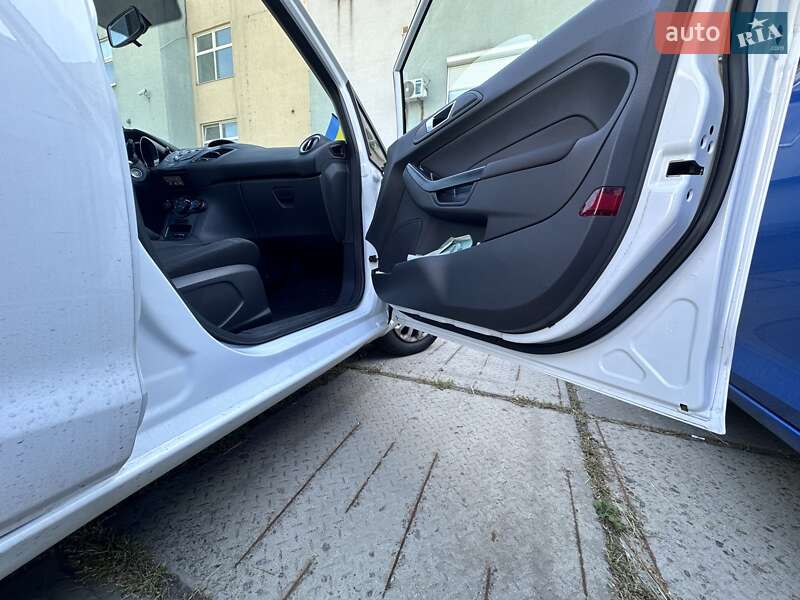 Хэтчбек Ford Fiesta 2016 в Киеве фото 12 Хэтчбек Ford Fiesta 2016 в Киеве