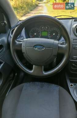 Хэтчбек Ford Fiesta 2007 в 