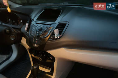 Седан Ford Fiesta 2012 в Глухове