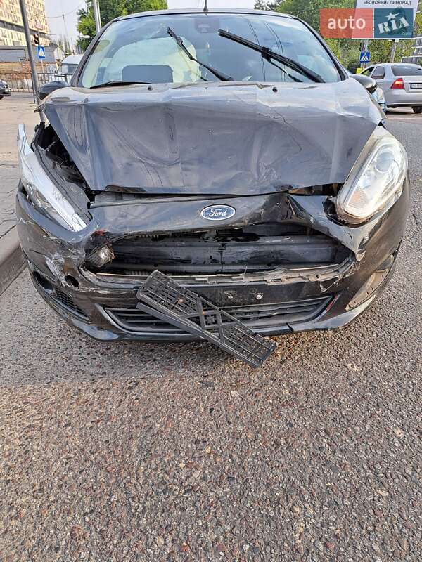 Хэтчбек Ford Fiesta 2013 в 