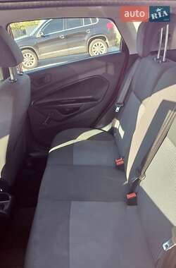 Хэтчбек Ford Fiesta 2011 в 