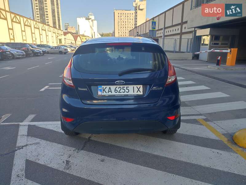 Хэтчбек Ford Fiesta 2015 в Киеве