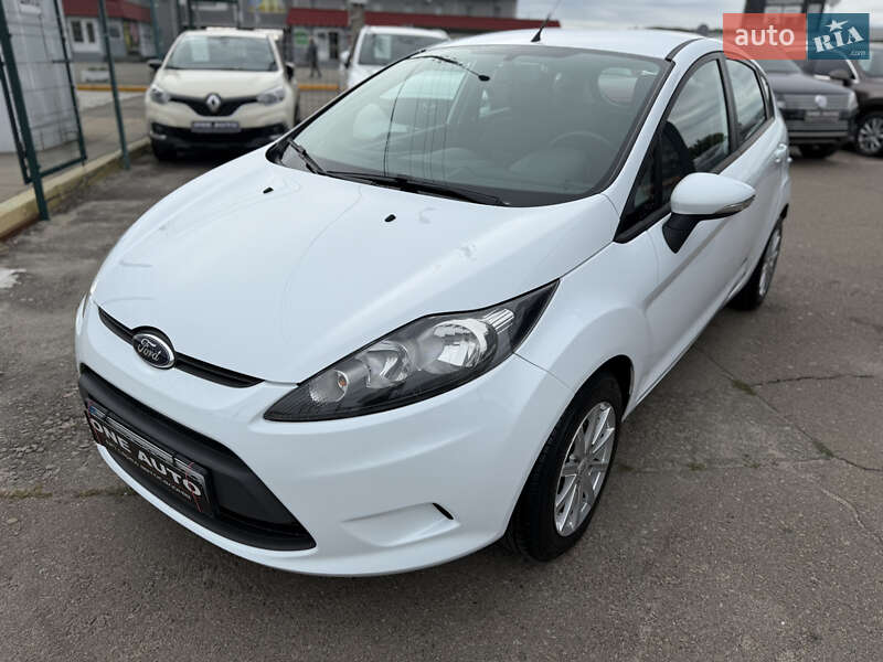Хэтчбек Ford Fiesta 2012 в 
