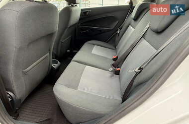 Хэтчбек Ford Fiesta 2012 в 