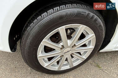 Хэтчбек Ford Fiesta 2012 в 
