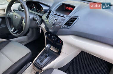 Седан Ford Fiesta 2013 в 