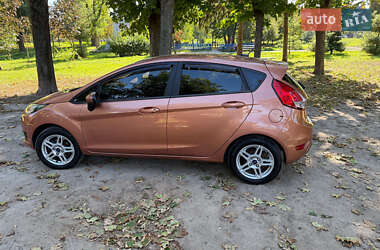 Хэтчбек Ford Fiesta 2016 в 