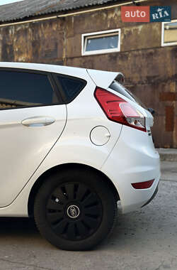 Хэтчбек Ford Fiesta 2014 в 