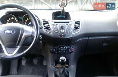 Хэтчбек Ford Fiesta 2013 в 