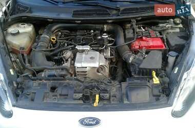 Хэтчбек Ford Fiesta 2013 в 