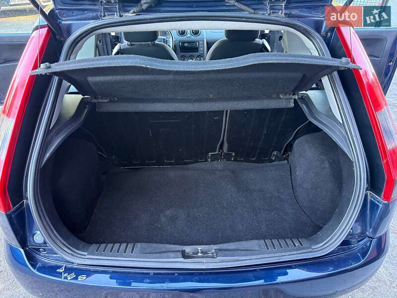 Хэтчбек Ford Fiesta 2004 в Виннице