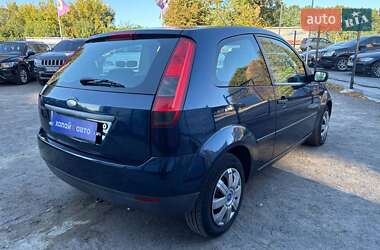 Хэтчбек Ford Fiesta 2004 в 