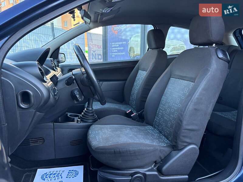 Хэтчбек Ford Fiesta 2004 в Виннице