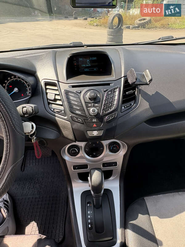 Хэтчбек Ford Fiesta 2014 в Львове