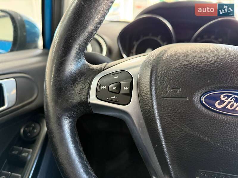 Хетчбек Ford Fiesta 2015 в Києві
