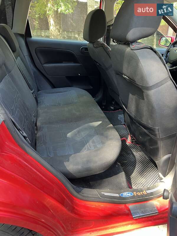 Хэтчбек Ford Fiesta 2007 в Добровеличковке