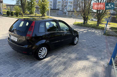 Хэтчбек Ford Fiesta 2005 в 