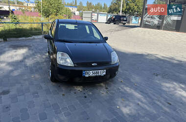 Хэтчбек Ford Fiesta 2005 в 