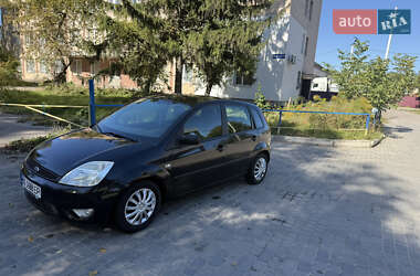 Хэтчбек Ford Fiesta 2005 в 