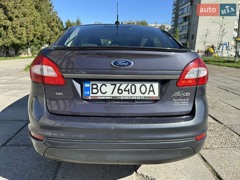 Седан Ford Fiesta 2012 в Львове