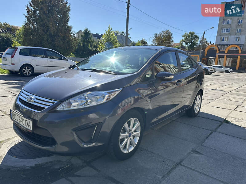 Седан Ford Fiesta 2012 в Львове