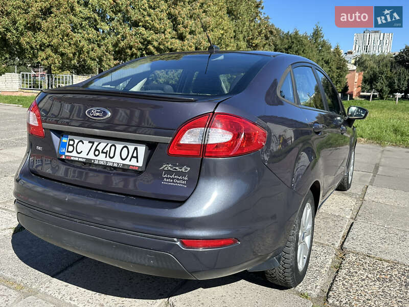 Седан Ford Fiesta 2012 в Львове