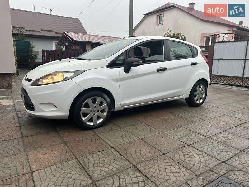 Хэтчбек Ford Fiesta 2009 в Львове