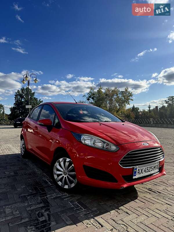 Хэтчбек Ford Fiesta 2013 в 