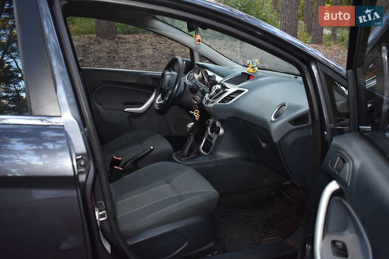 Хэтчбек Ford Fiesta 2010 в Черкассах