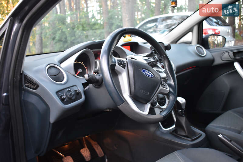 Хэтчбек Ford Fiesta 2010 в Черкассах