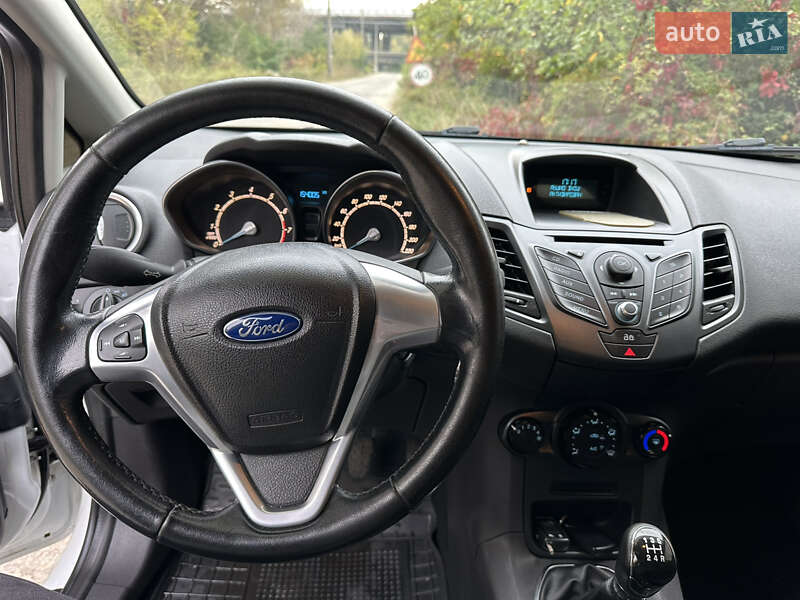 Хэтчбек Ford Fiesta 2013 в Киеве